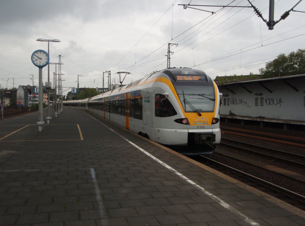 ET 6.02 der eurobahn als RE 13 Hagen Hbf - Kaldenkirchen bei der Ausfahrt aus Dsseldorf Hbf. 13.05.2010