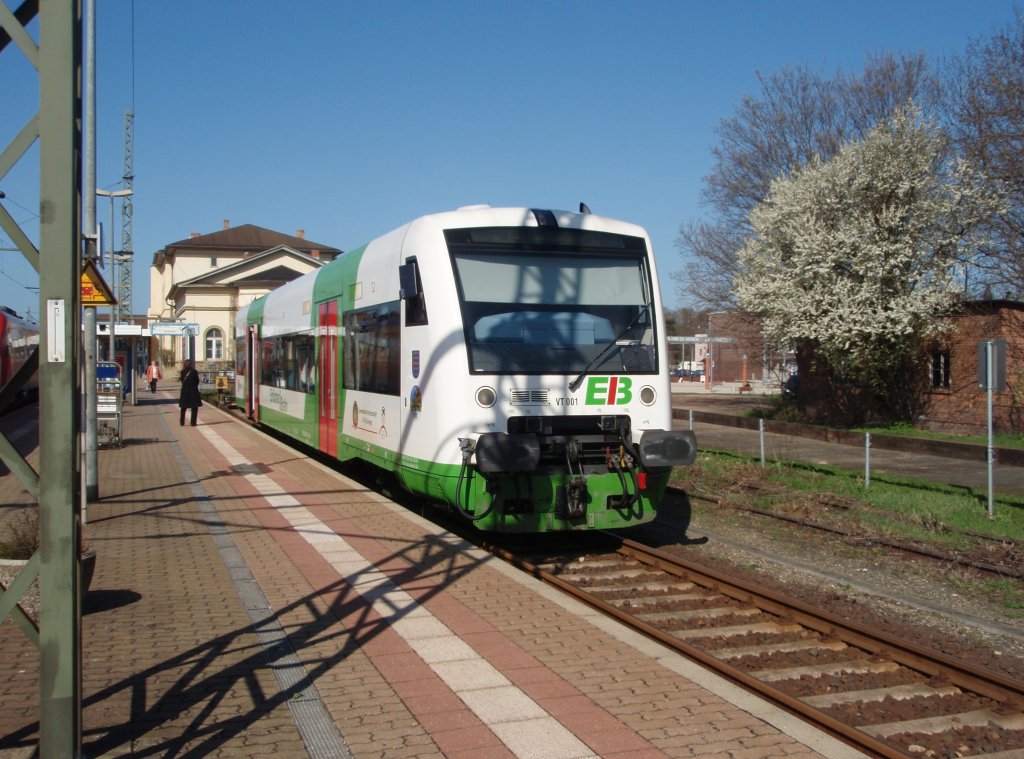 VT 001 der Erfurter Bahn als EB 2 nach Bad Langensalza in Gotha Hbf. 17.04.2010