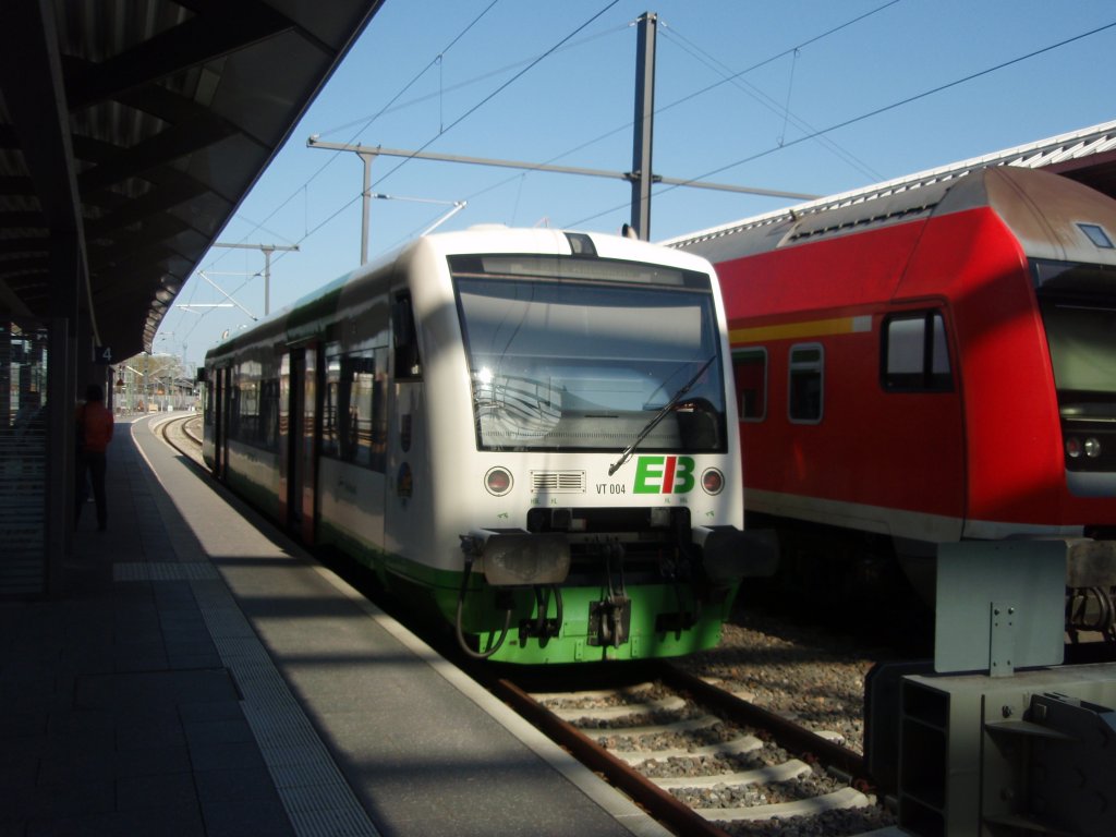 VT 004 der Erfurter Bahn als EB 1 nach Kassel-Wilhelmshhe in Erfurt Hbf. 17.04.2010