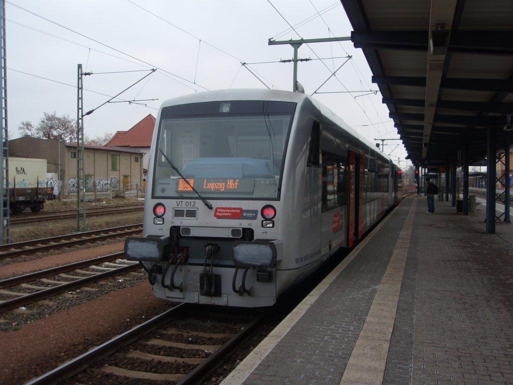 VT 012 der Mitteldeutschen Regiobahn als MRB 54 nach Leipzig Hbf in Delitzsch unterer Bahnhof. 05.03.2011


