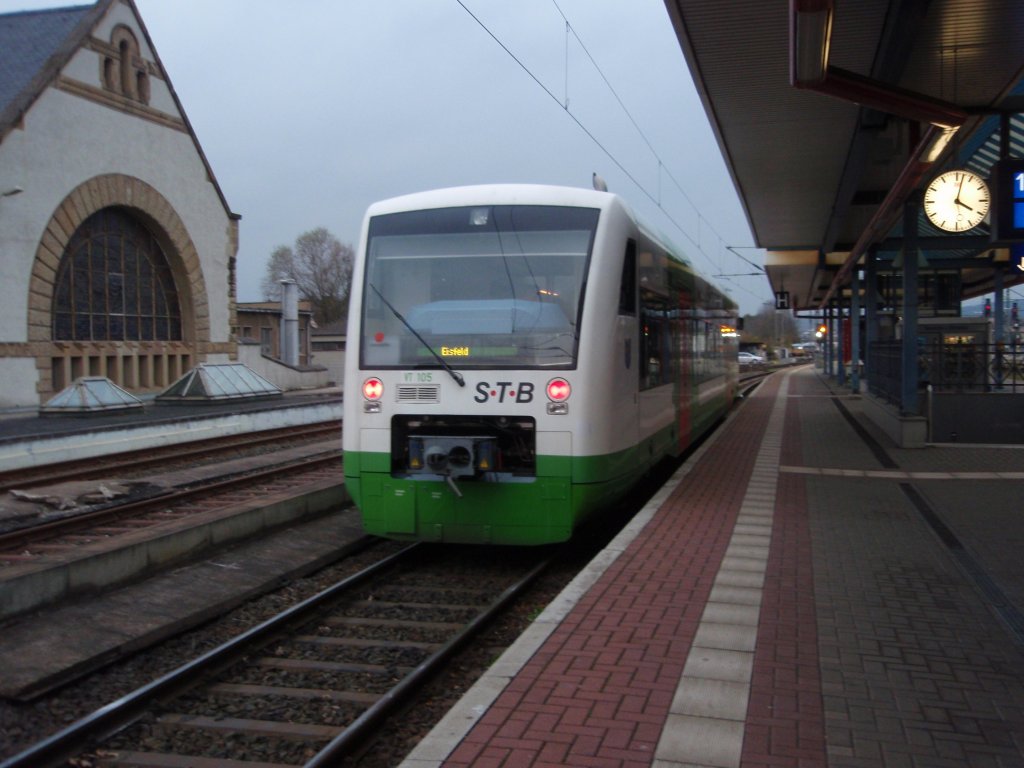 VT 105 der Sd-Thringen-Bahn als STB 1 nach Eisfeld in Eisenach. 07.11.2009