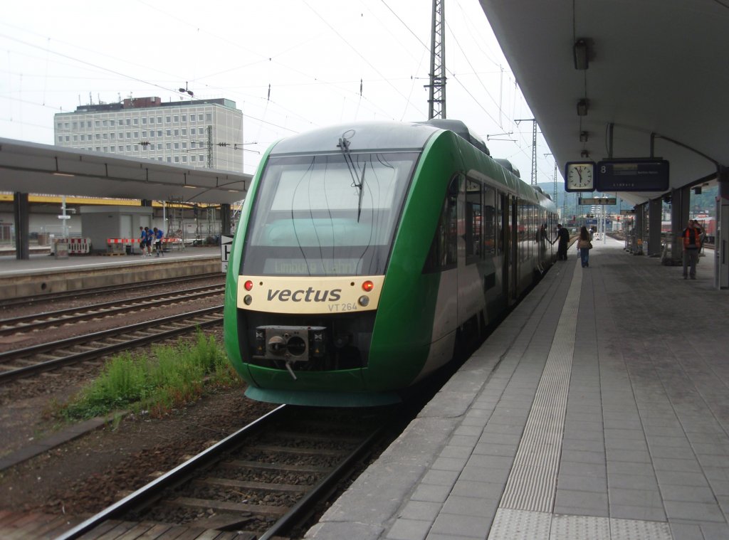 VT 264 der Vectus als VEC aus Limburg (Lahn) in Koblenz Hbf. 29.05.2010