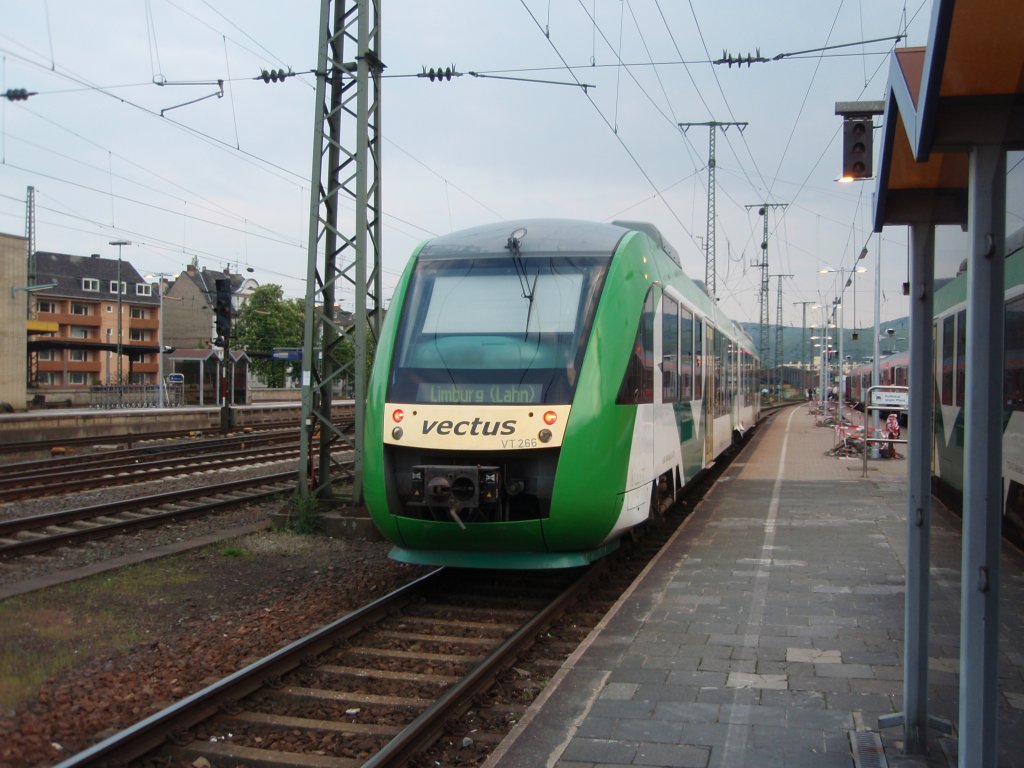 VT 266 der Vectus als RB 25 nach Limburg (Lahn) in Koblenz Hbf.