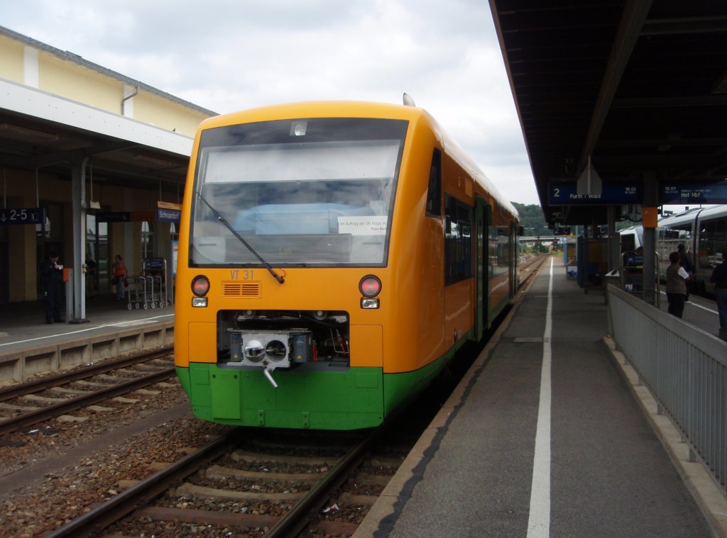 VT 31 der Regentalbahn als RB nach Furth im Wald in Schwandorf. 01.08.2011