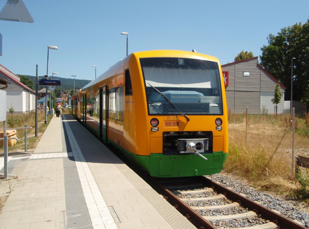 VT 37 der Regentalbahn als RB aus Cham (Oberpf.) in Waldmnchen. 22.07.2013