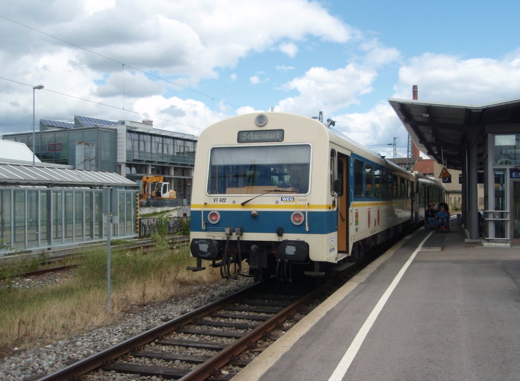 VT 422 der Wrttembergischen Eisenbahngesellschaft als WEG aus Rudersberg-Oberndorf in Schorndorf. 18.07.2011