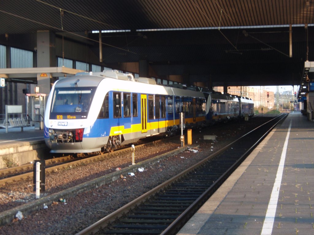 VT 558 der NordWestBahn als RE 10 nach Kleve in Dsseldorf Hbf. 13.12.2009