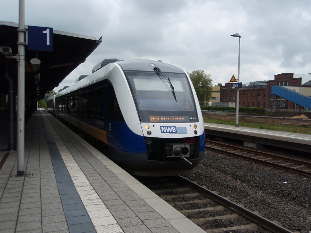VT 563 der NordWestBahn als RE 10 nach Dsseldorf Hbf in Kleve. 13.05.2010