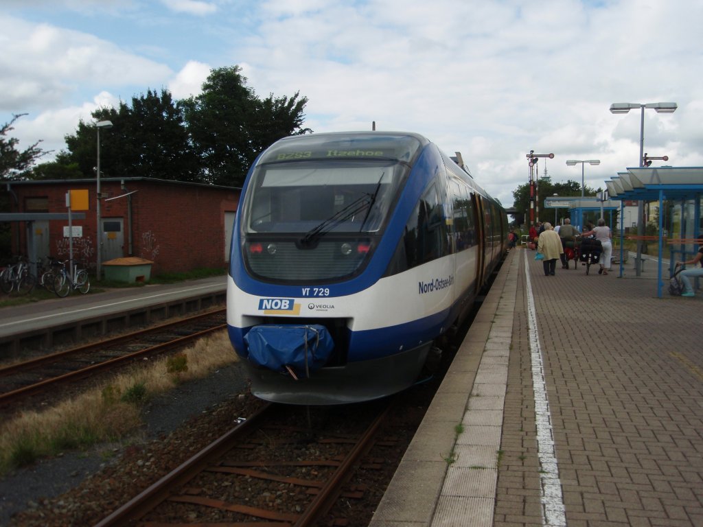 VT 729 der Nord-Ostsee-Bahn als NOB nach Itzehoe in Heide (Holst.). 11.08.2009
