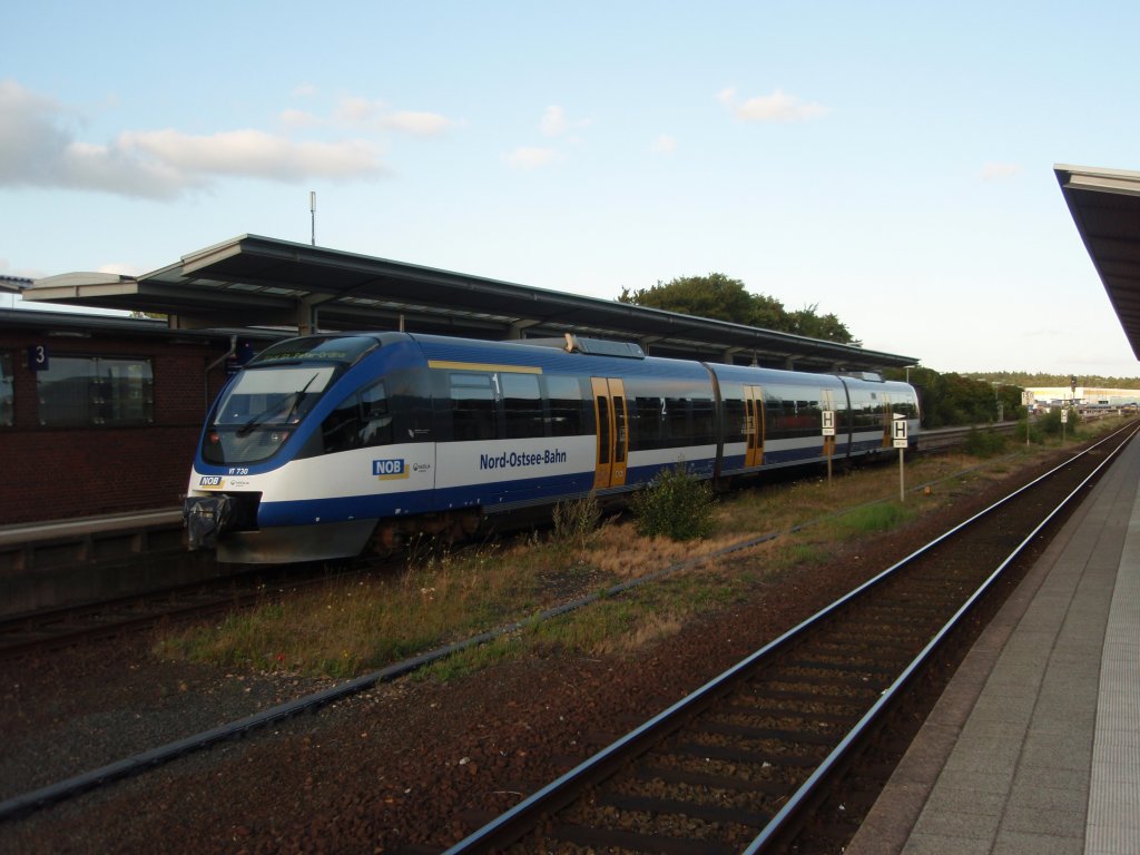 VT 730 der Nord-Ostsee-Bahn als NOB nach Bad St. Peter-Ording in Husum. 13.08.2009