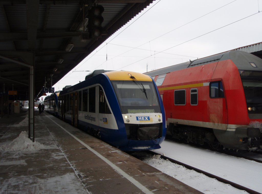 VT 876 der Veolia Verkehr Sachsen-Anhalt als HEX nach Blankenburg (Harz) in Magdeburg Hbf. 13.02.2010