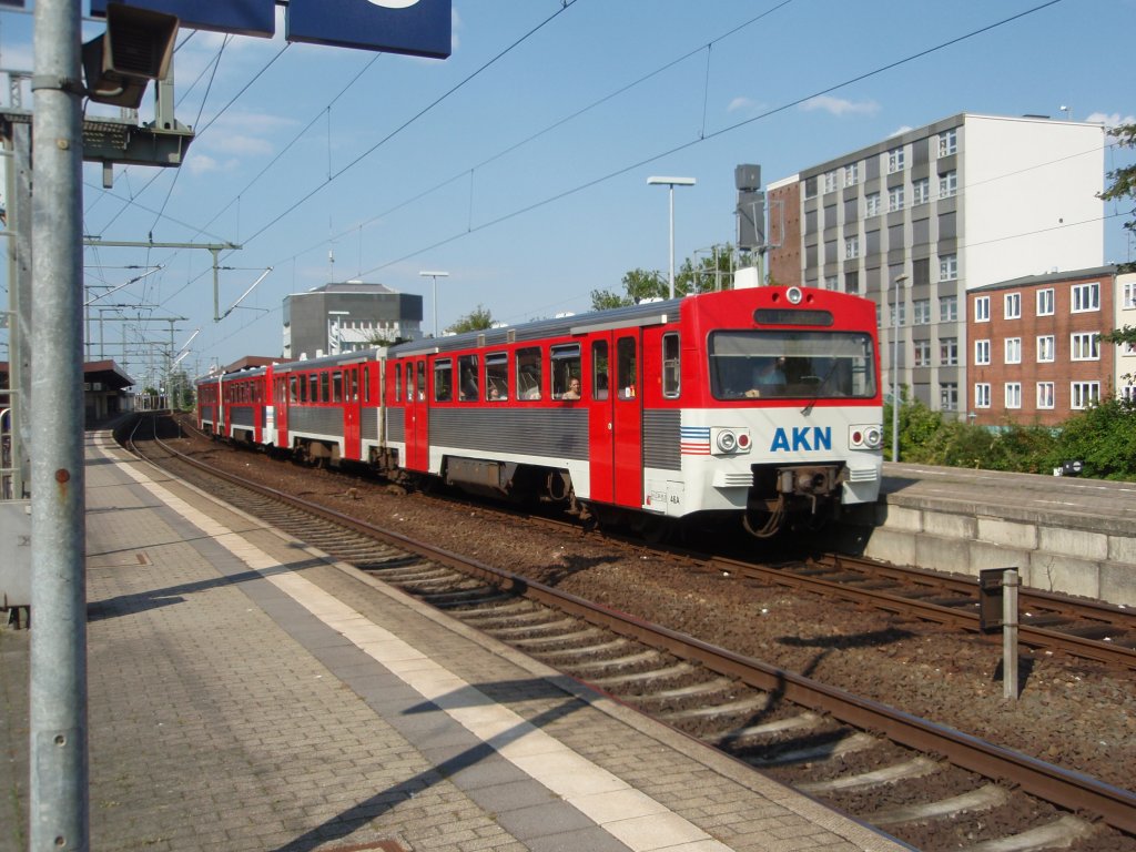 Zwei VT 609 der AKN als A 1 nach Hamburg-Eidelstedt in Neumnster. 07.08.2009