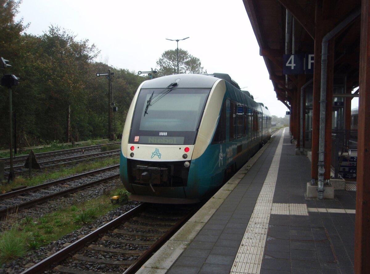 1008 von Arriva als R aus Esbjerg in Niebll. 03.10.2023