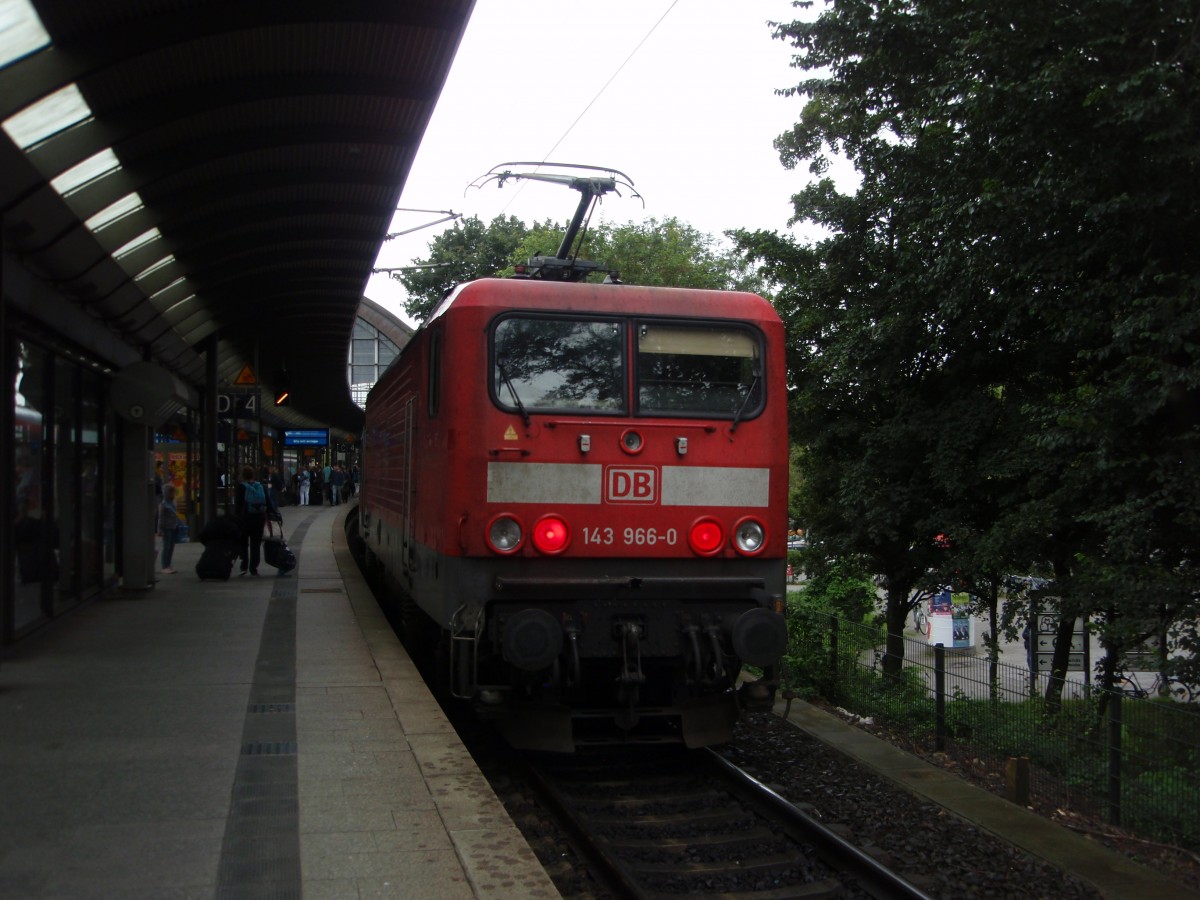 143 966 als RE 7 Flensburg - Hamburg Hbf in Hamburg-Damtor. 01.07.2015