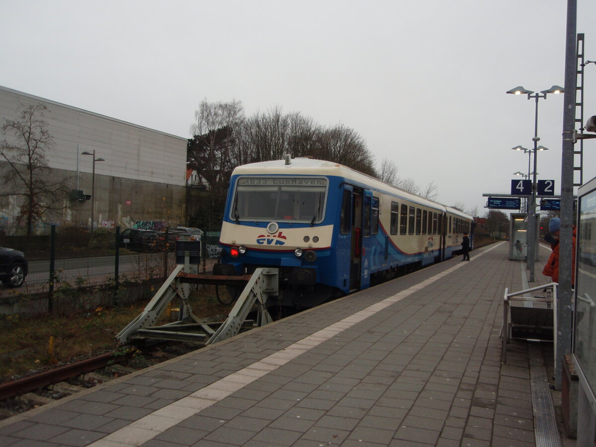 151 der Eisenbahnen und Verkehrsbetriebe Elbe-Weser als RB 33 nach Cuxhaven in Buxtehude. 27.12.2023