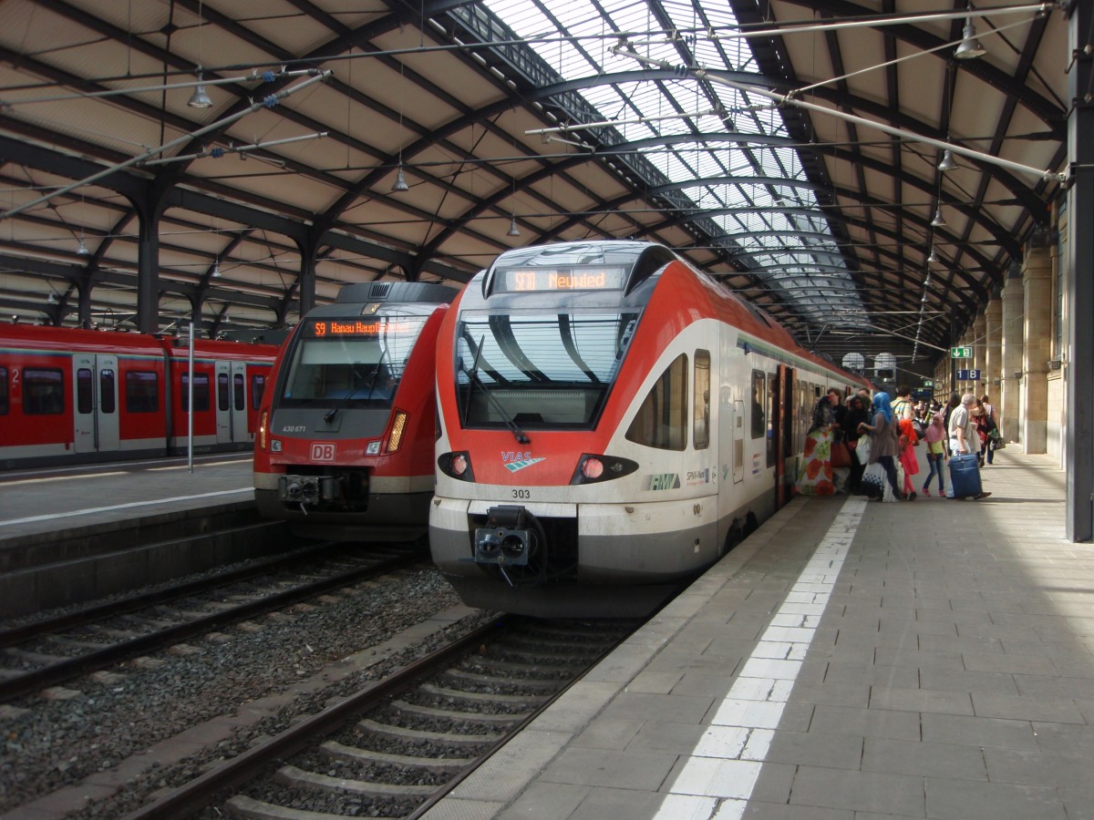 303 der VIAS als SE 10 Frankfurt (Main) Hbf - Neuwied in Wiesbaden Hbf. 11.07.2015