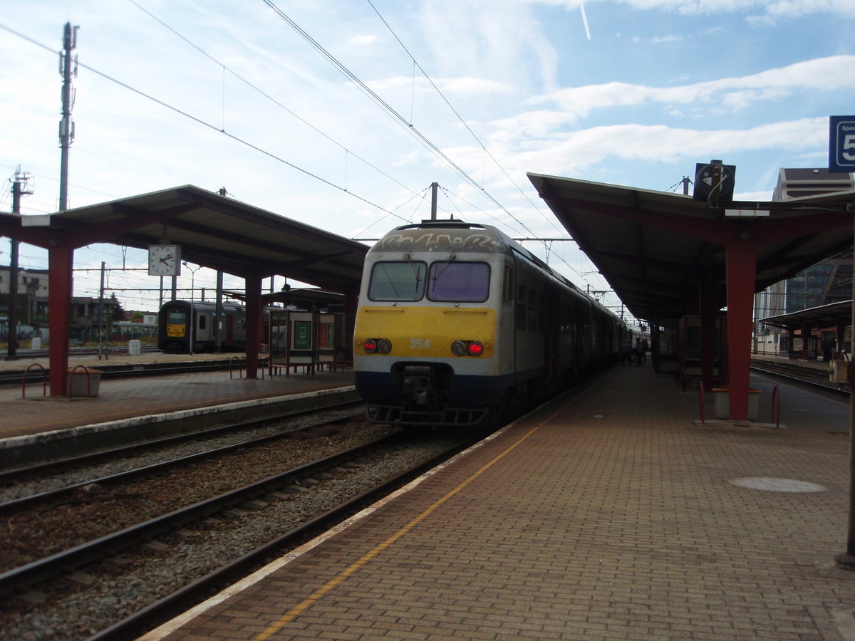 354 als IC Lige-Guillemins - Antwerpen Centraal in Hasselt. 15.09.2018