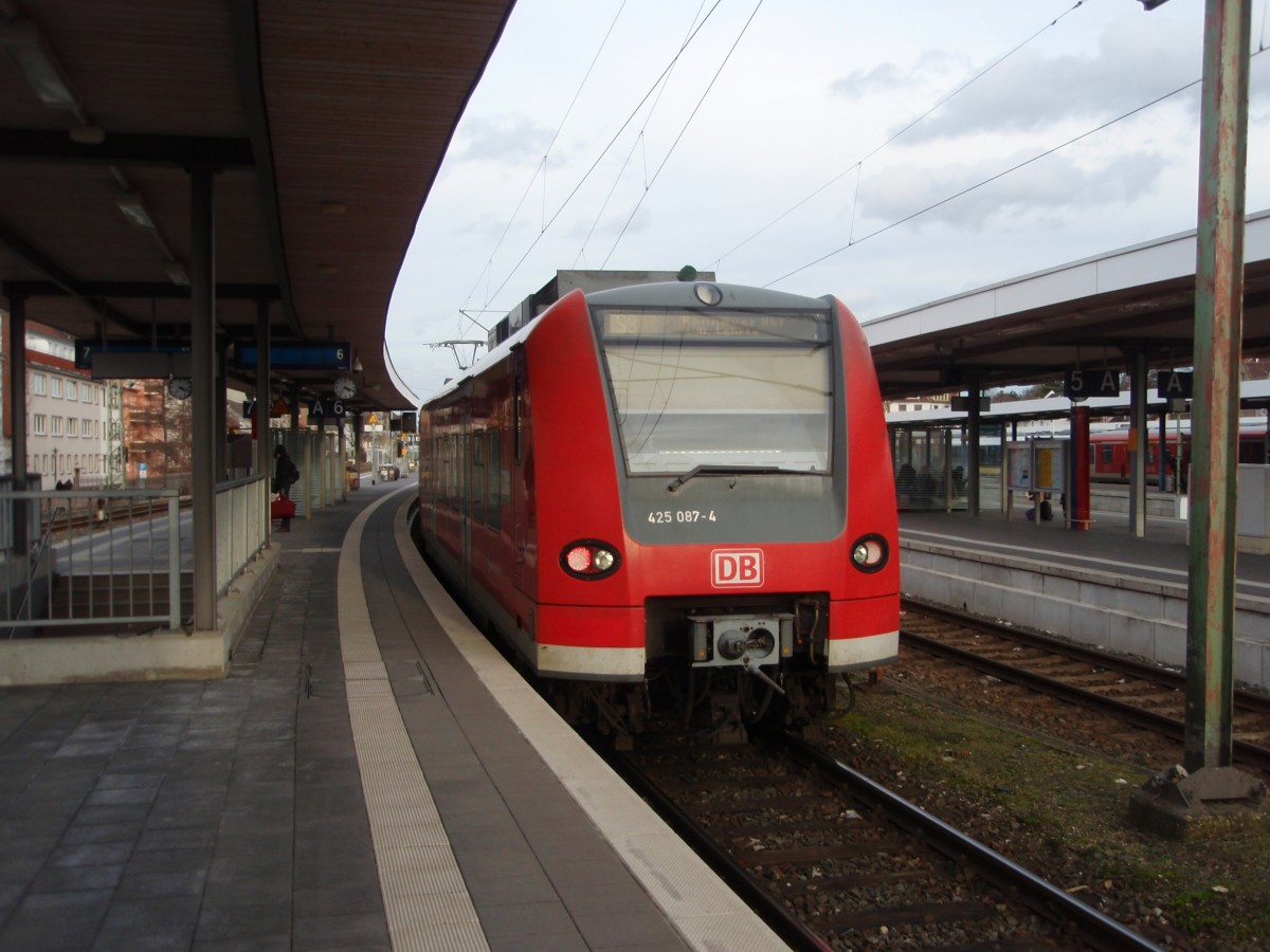 425 087 als S 3 nach Hannover Hbf in Hildesheim Hbf. 15.02.2014