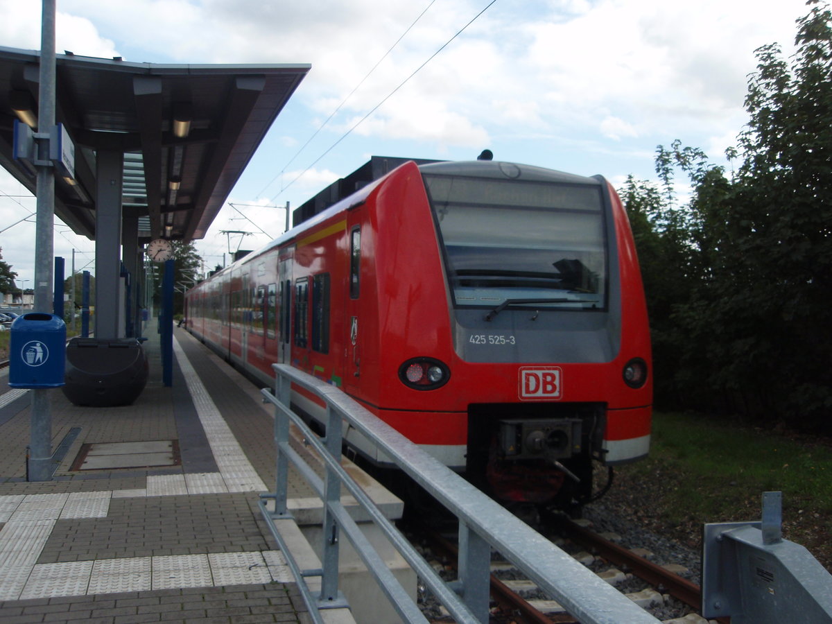 425 525 als RB 33 aus Aachen Hbf in Heinsberg (Rheinl.). 10.09.2017