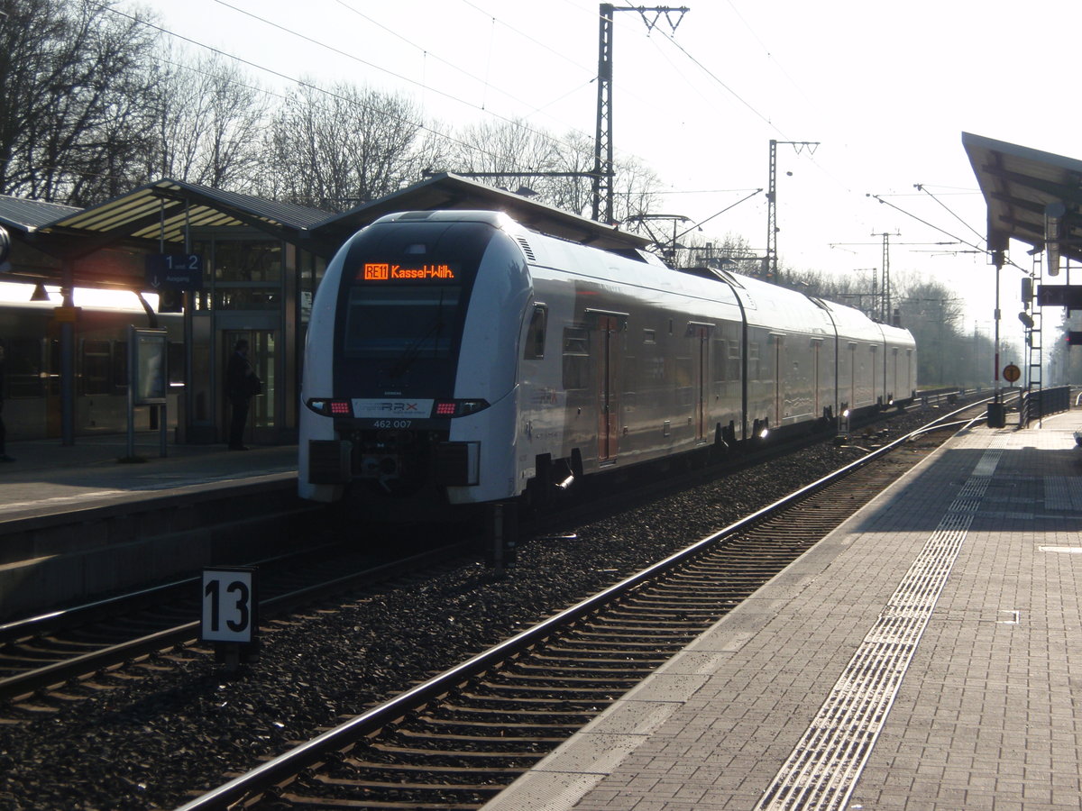 462 007 der Abellio Rail NRW als RE 11 Dsseldorf Hbf - Kassel-Wilhelmshhe in Warburg (Westf.). 30.03.2019