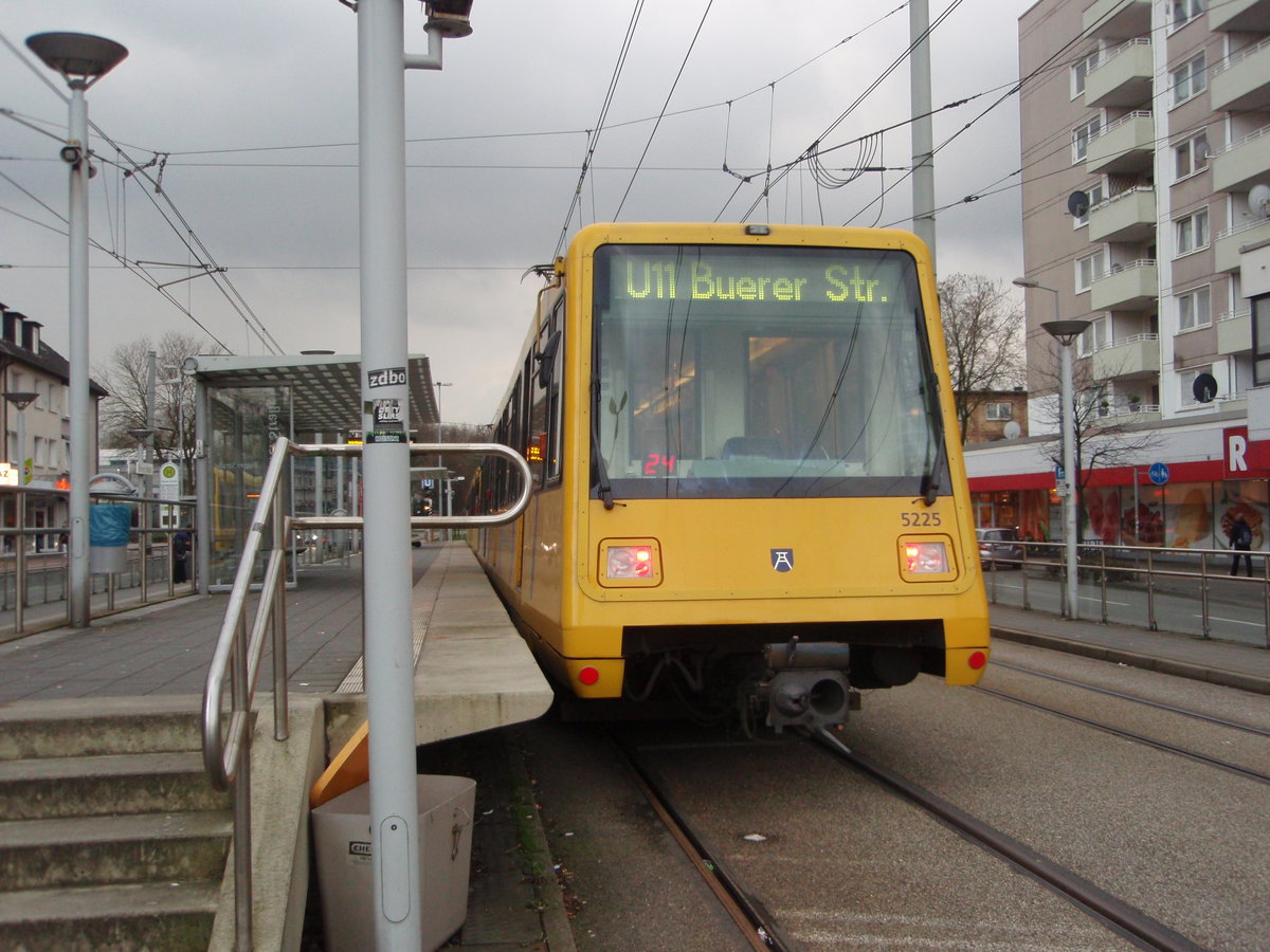 5225 der Ruhrbahn als U 11 nach Essen Messe/Gruga in Gelsenkirchen Buerer Strae. 03.02.2018
