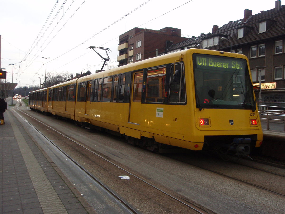 5234 der Ruhrbahn als U 11 nach Essen Messe/Gruga in Gelsenkirchen Buerer Straße. 03.02.2018