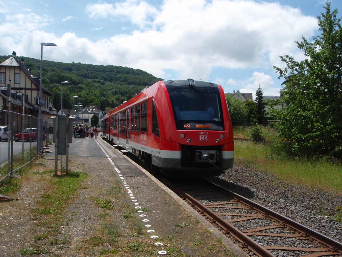 620 511 als S 23 aus Bonn Hbf in Bad Mnstereifel. 13.06.2015