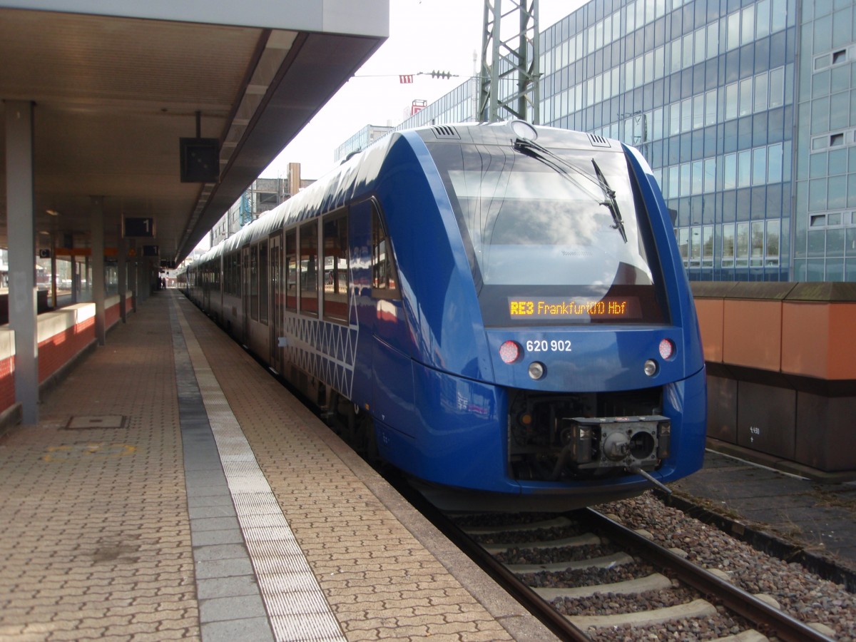 620 902 der vlexx als RE 3 nach Frankfurt (Main) Hbf in Saarbrcken Hbf. 28.02.2015