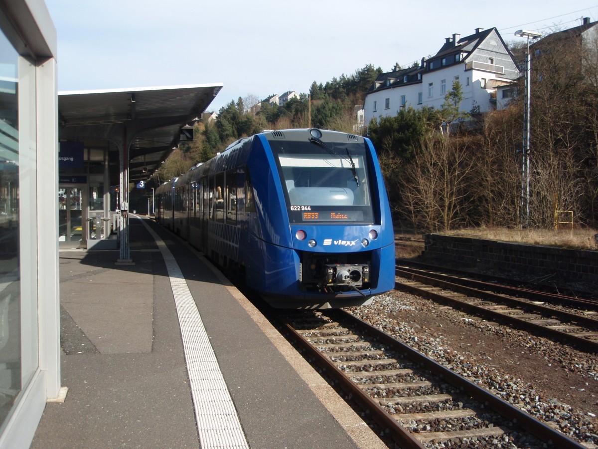622 944 der vlexx als RB 33 nach Mainz Hbf in Idar-Oberstein. 28.02.2015