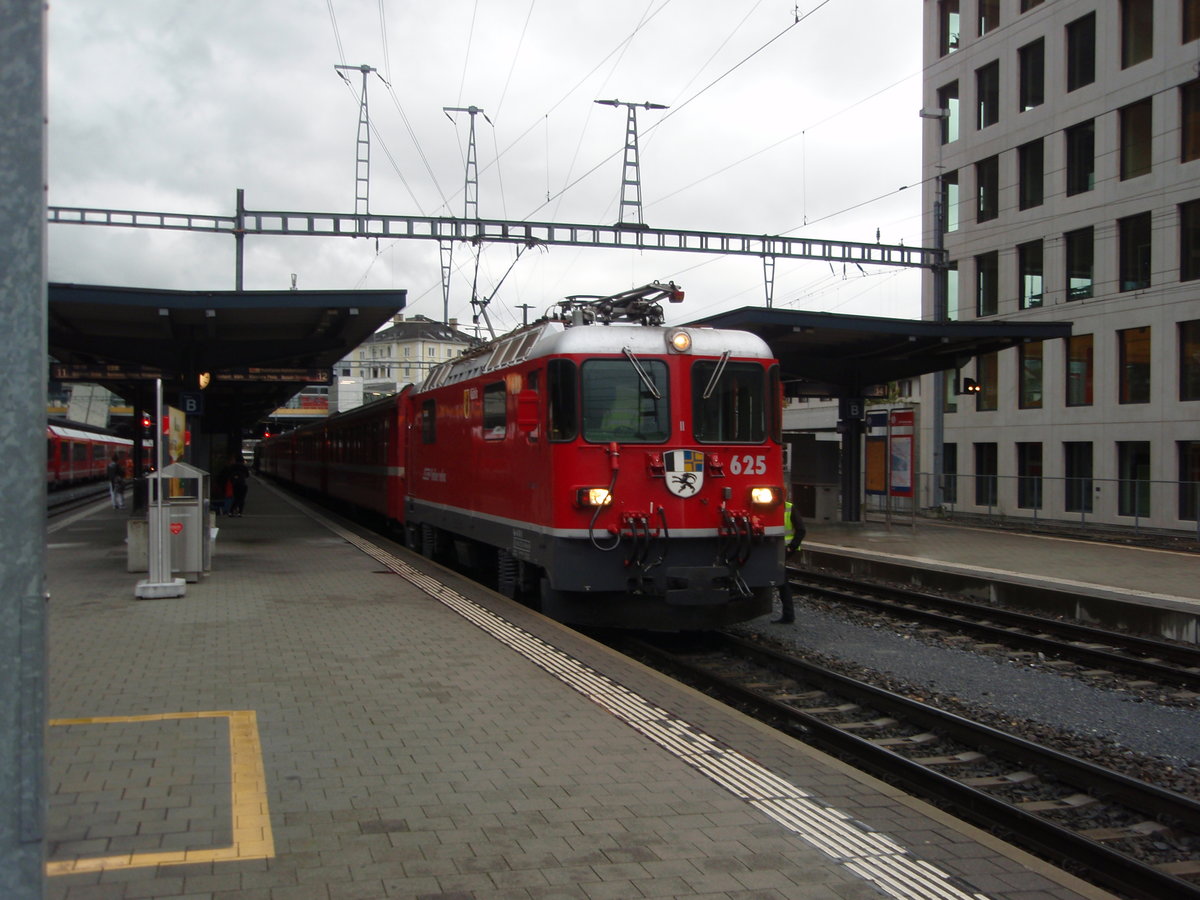 625 der Rhätischen Bahn als RE Disentis/Muster - Scuol-Tarasp in Chur. 19.09.2017