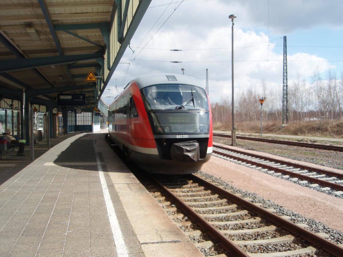 642 201 der Erzgebirgsbahn als RB 95 nach Karlovy Vary dolni n. in Zwickau (Sachs.) Hbf. 04.04.2015