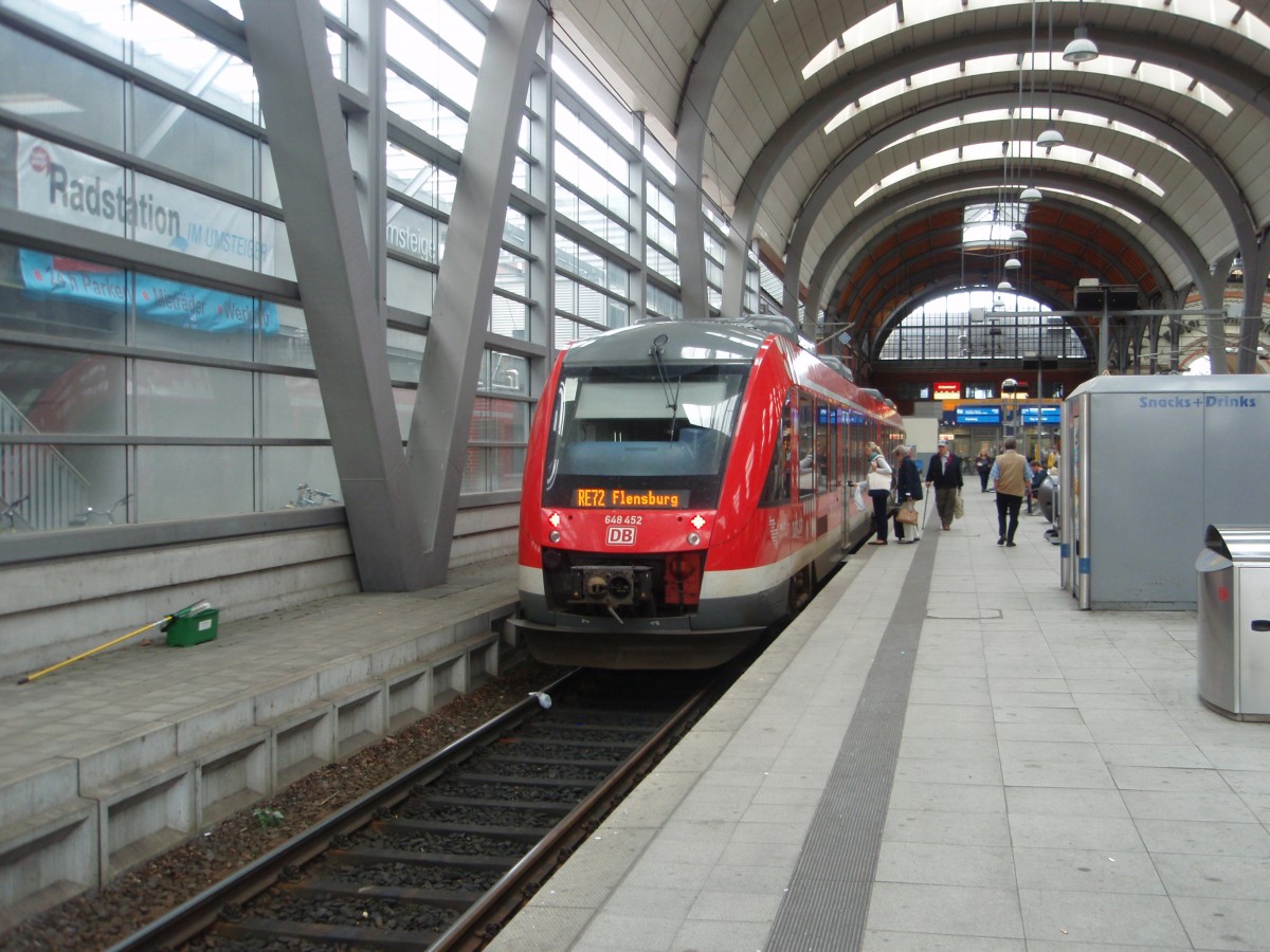 648 452 als RE 72 nach Flensburg in Kiel Hbf. 01.09.2015