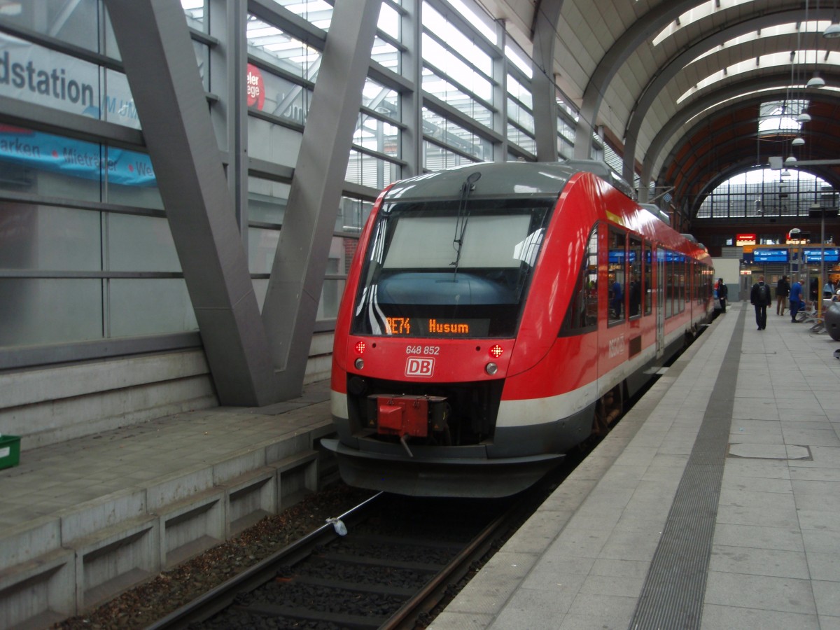 648 652 als RE 74 nach Husum in Kiel Hbf. 01.09.2015