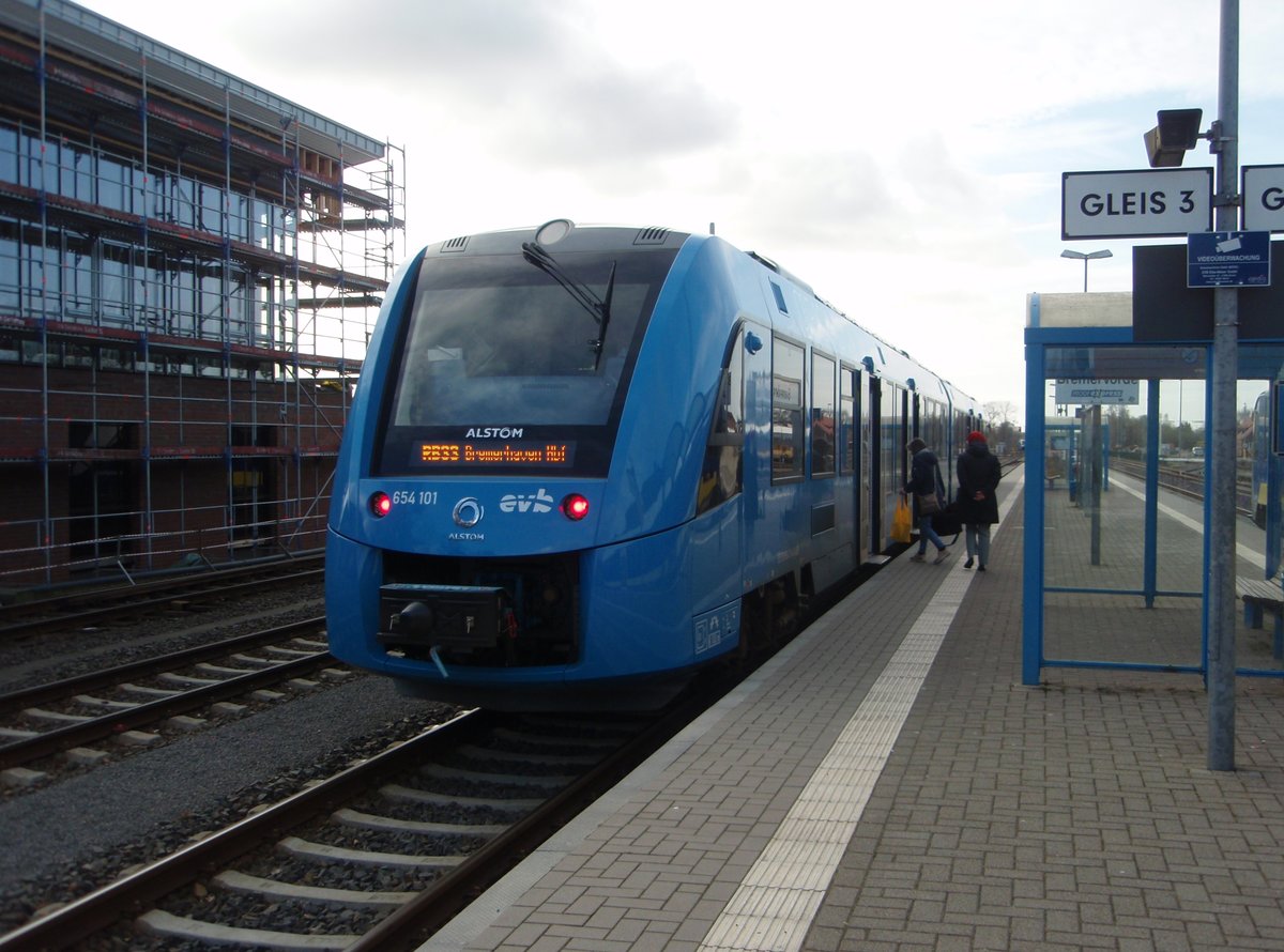654 101 der Eisenbahnen und Verkehrsbetriebe Elbe-Weser als RB 33 nach Bremerhaven Hbf in Bremervrde. 23.03.2019