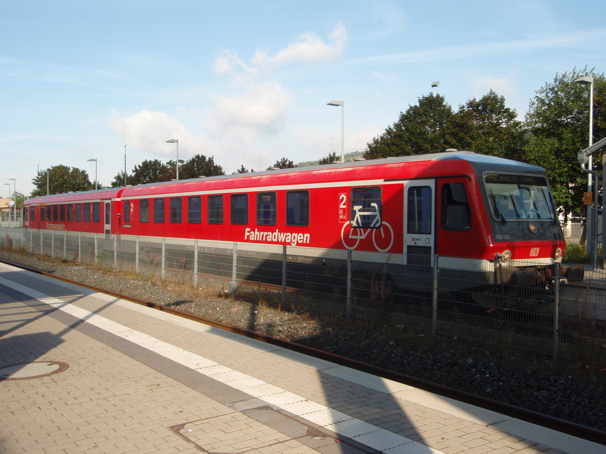 928 228 als R 42 nach Marburg (Lahn) in Bestwig. 13.08.2016