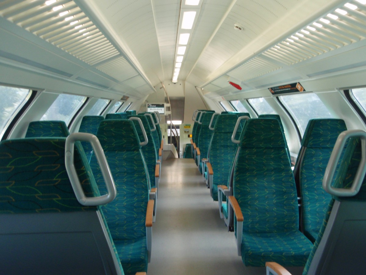 Der Innenraum eines ET 445 der Ostdeutschen Eisenbahn. 11.08.2014