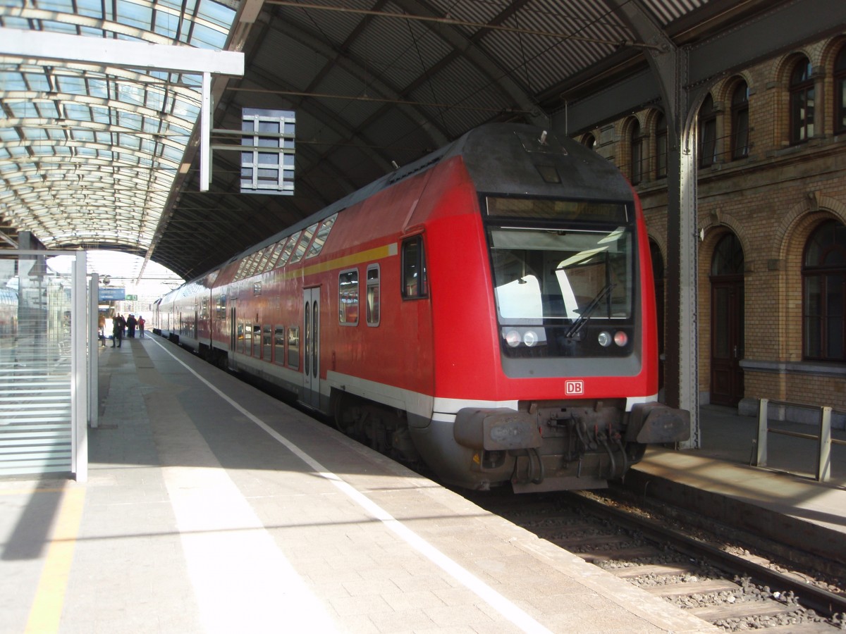 Ein Doppelstock Steuerwagen als RB 80 nach Lutherstadt Wittenberg in Halle (Saale) Hbf. 04.04.2015