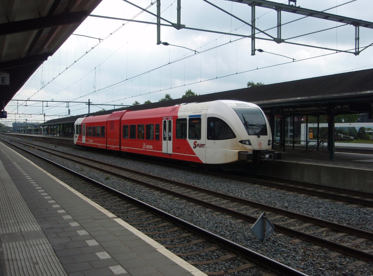Ein GTW der Arriva als Stoptrein aus Zutphen in Apeldoorn. 13.05.2017