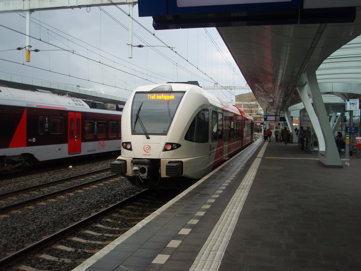 Ein GTW der Arriva als Stoptrein aus Tiel in Arnhem Centraal. 13.05.2017