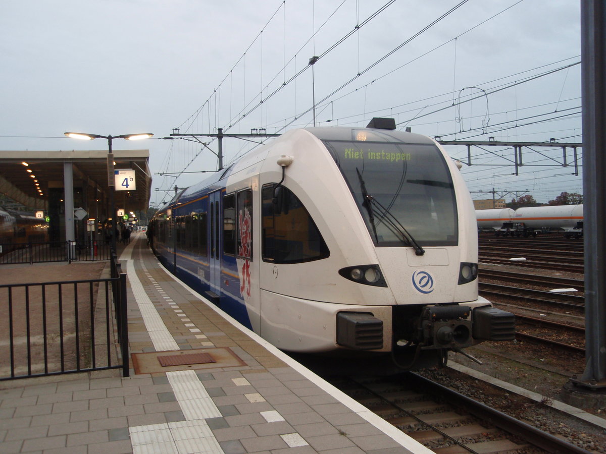 Ein GTW der Arriva als Stoptrein aus Nijmegen in Venlo. 02.10.2017