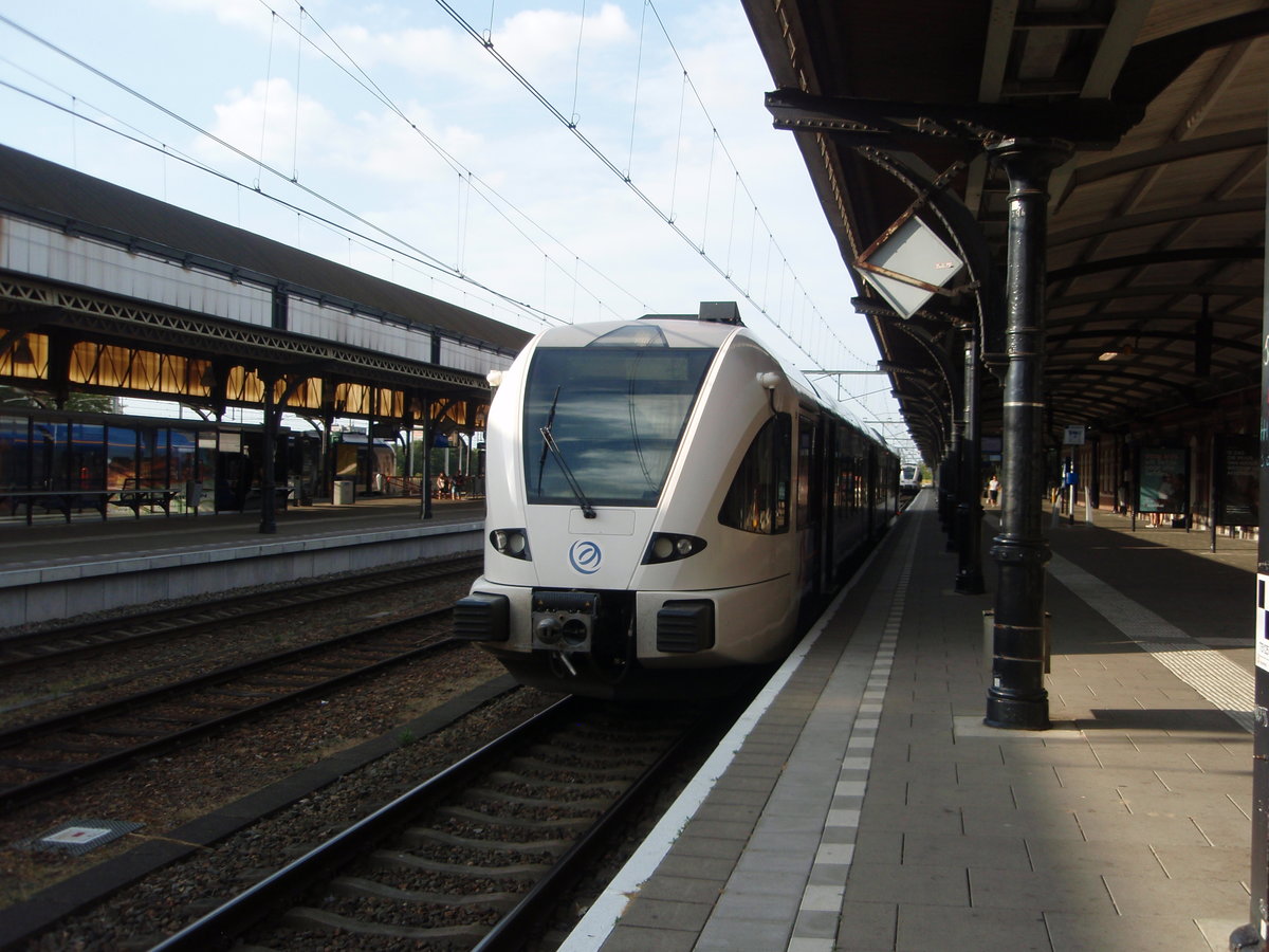 Ein GTW der Arriva als Stoptrein nach Roermond in Nijmegen. 28.07.2018