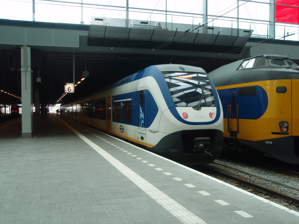 Ein SLT als Sprinter nach ’s-Hertogenbosch in Den Haag Centraal. 13.05.2017