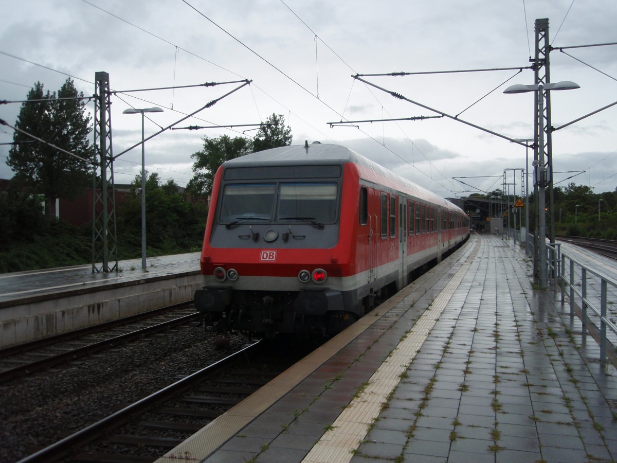 Ein Wittenberger Steuerwagen als RE 7 Hamburg Hbf - Flensburg Hbf in Rendsburg. 01.09.2015