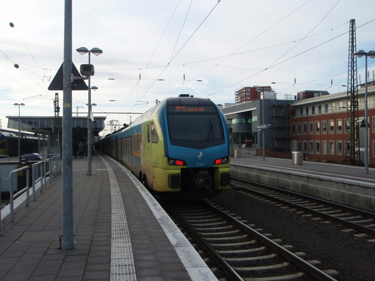 ET 411 der Westfalenbahn als RE 15 nach Emden Hbf in Mnster (Westf.) Hbf. 28.01.2017
