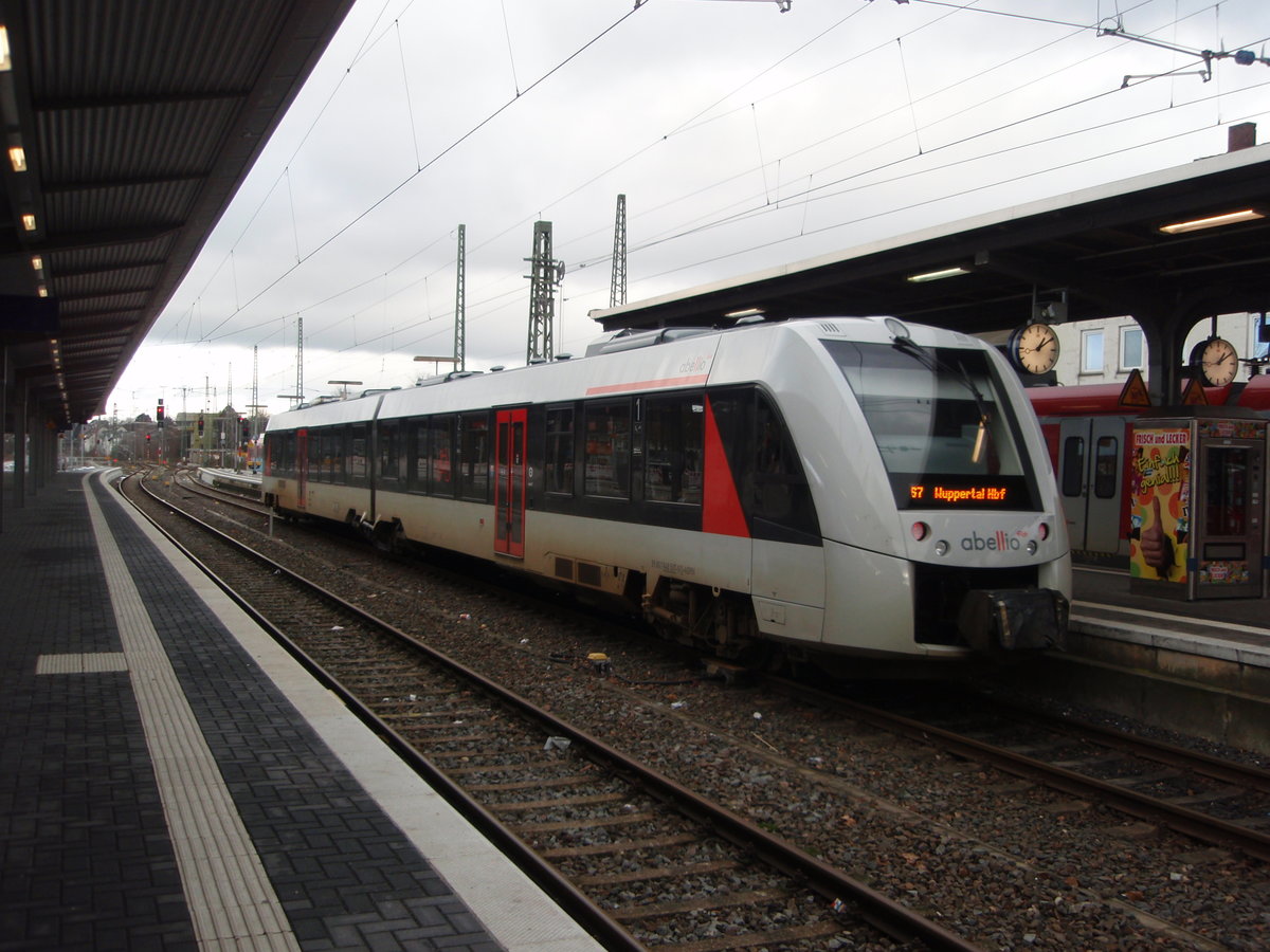 VT 12 1207 der Abellio Rail NRW als S 7 aus Wuppertal Hbf in Solingen Hbf. 14.01.2017