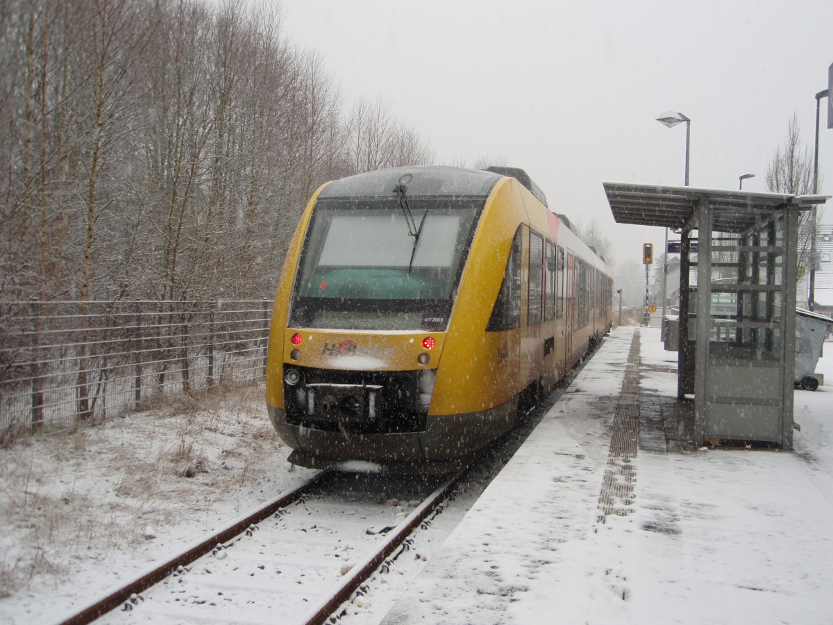 VT 266.1 der Hessischen Landesbahn als RB 93 nach Siegen in Bad Berleburg. 24.01.2015