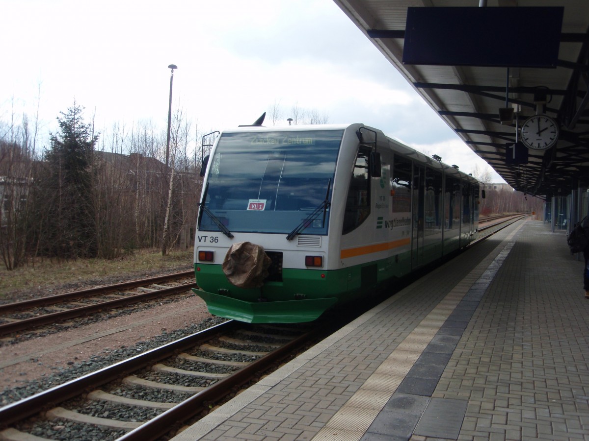 VT 36 der Vogtlandbahn als VL 1 Sokolov - Zwickau Zentrum in Falkenstein (Vogtl.). 04.04.2015