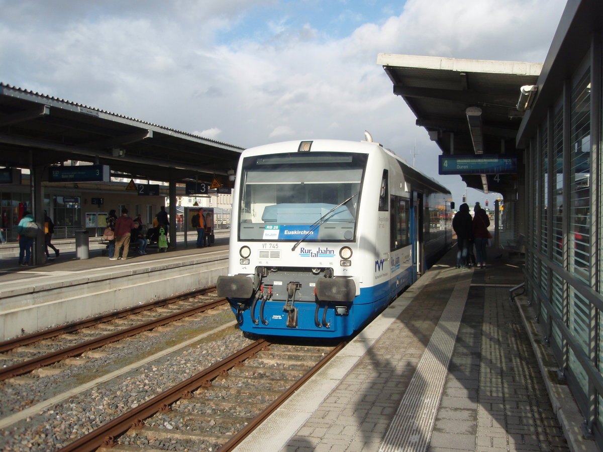 VT 745 der Rurtalbahn als RB 28 aus Dren in Euskirchen. 09.03.2019