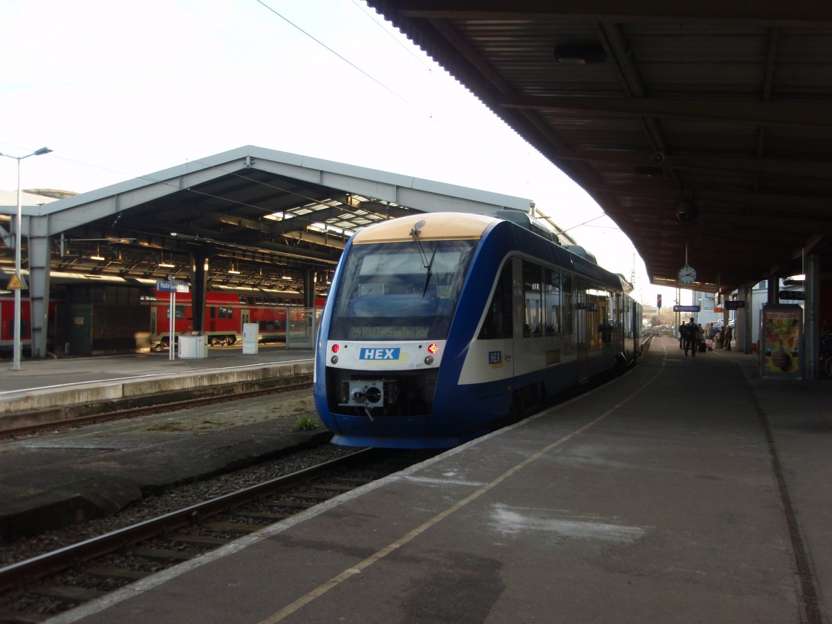 VT 807 der Transdev Sachsen-Anhalt als RE 4 aus Goslar in Halle (Saale) Hbf. 20.12.2015