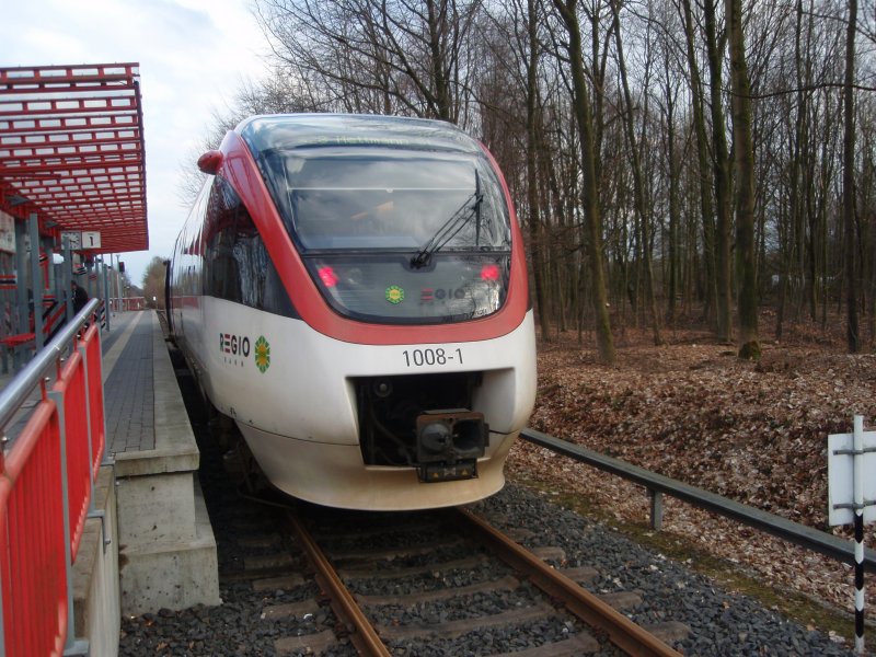 1008-1 der Regio-Bahn als S 28 nach Mettmann Stadtwald in Kaarster See. 08.03.2009